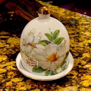 Royal porcelain England collection covered lemon dish